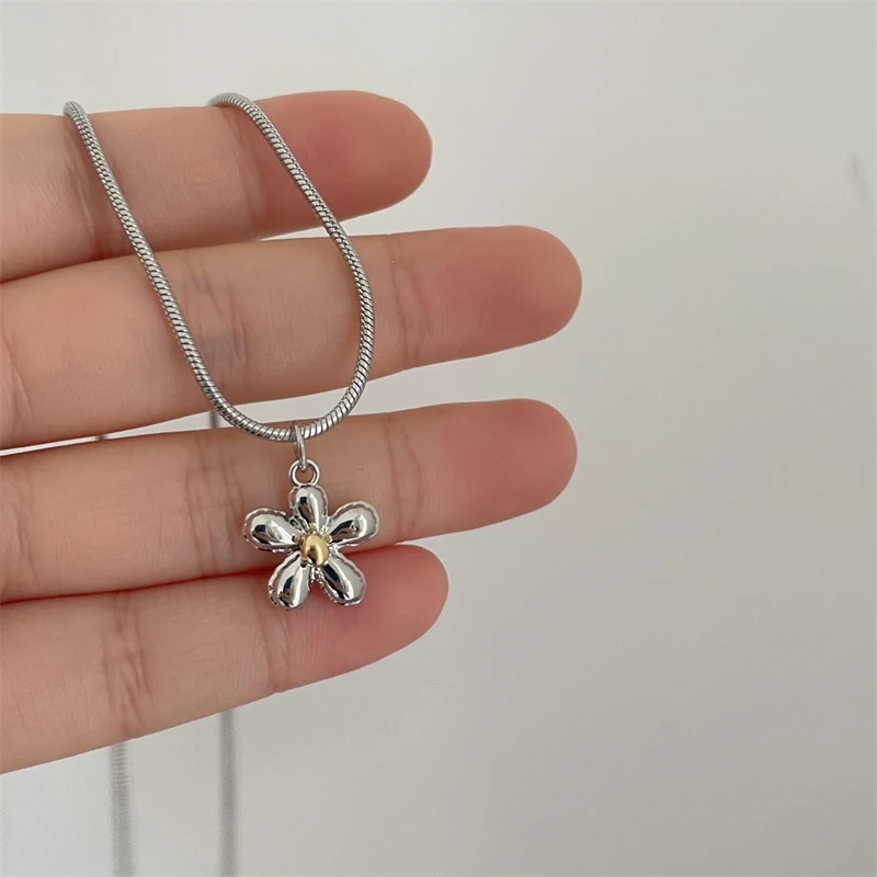 Women'S Emo Accessories - Koreanische Mode Vintage Edelstahl Blume Anhänger