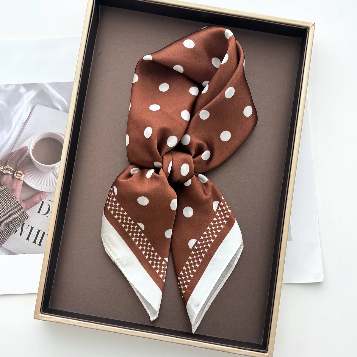 Silk Scarf Square - Eleganter, weicher, quadratischer Schal aus Satin