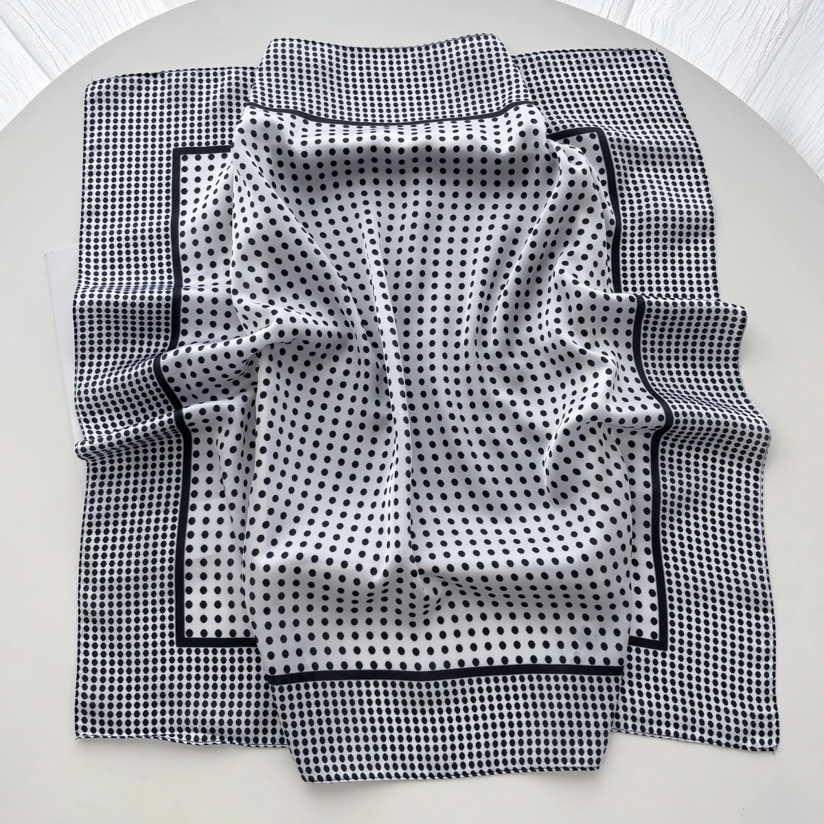 Eleganter, weicher, quadratisc – Silk Scarf Square Bewertung und Preis