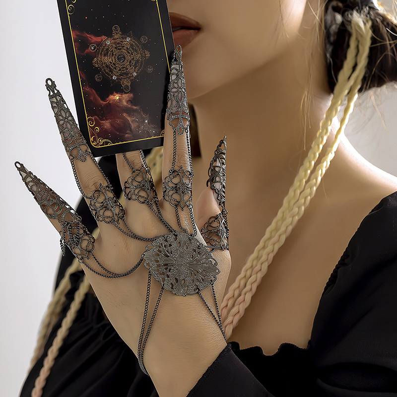 Nagel Armband Punk Goth Dubai  – Women Accessories Dubai Bewertung und Preis