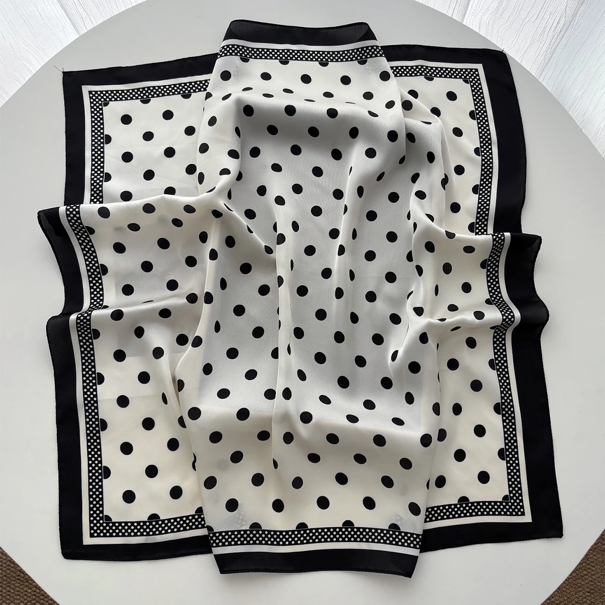 Eleganter, weicher, quadratisc – Silk Scarf Square Bewertung und Preis